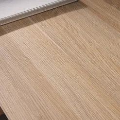 Escritorio efecto madera con 2 puertas y 2 cajones, 140cm