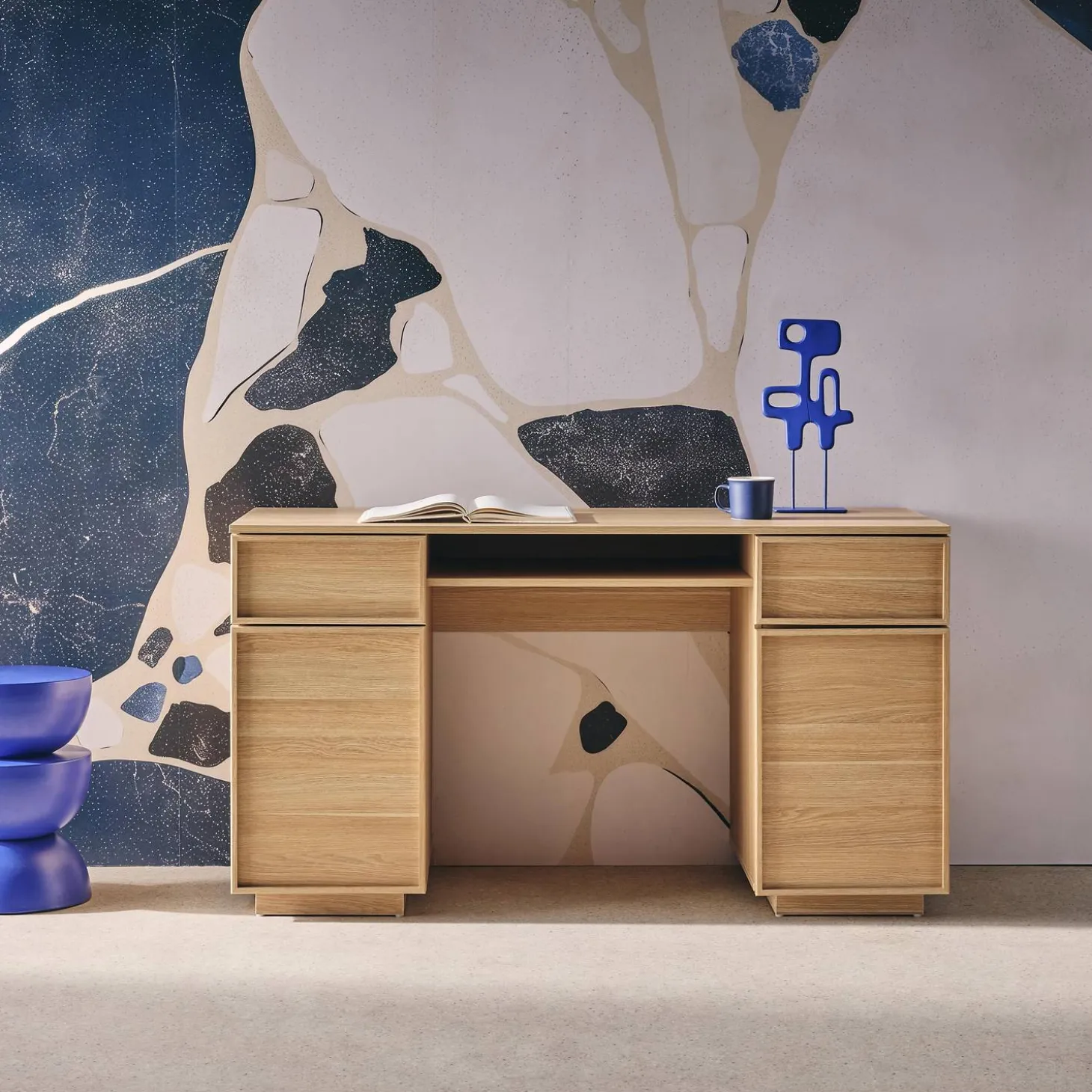 Escritorio efecto madera con 2 puertas y 2 cajones, 140cm