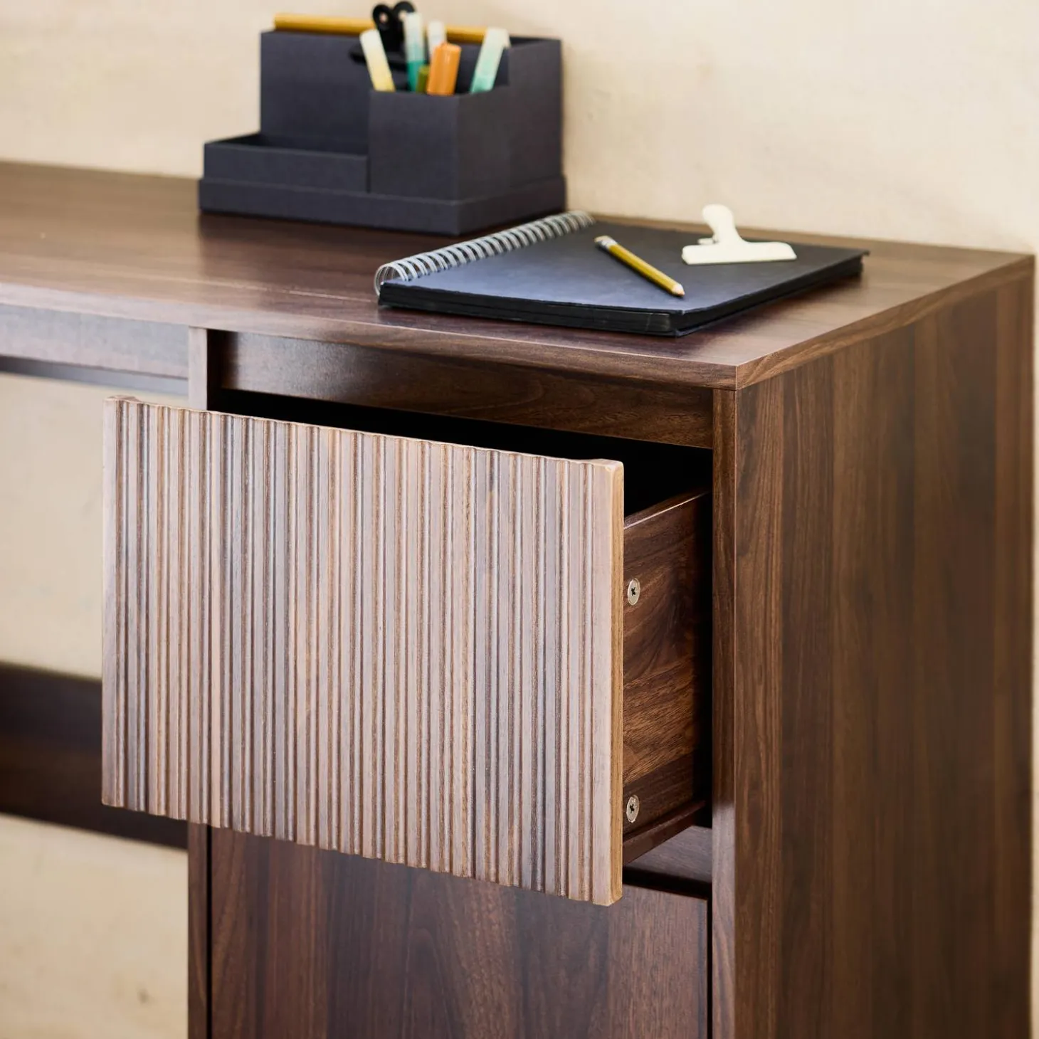 Escritorio escandinavo decoración madera 2 cajones