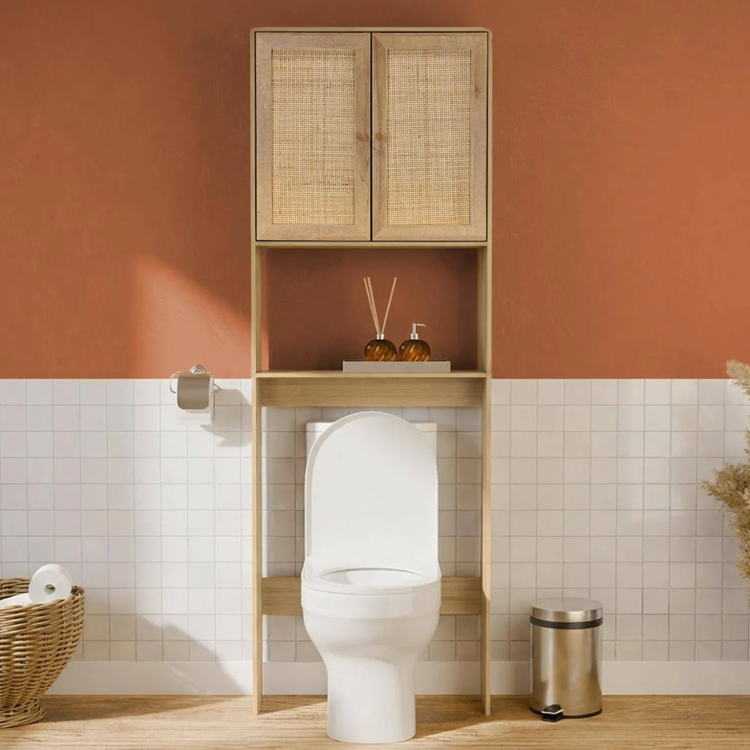 Estante mueble de WC decorada en madera y caña