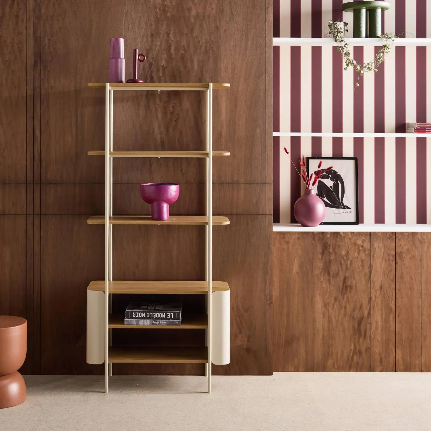 Estantería biblioteca de metal curvado y decoración de madera, 6 niveles
