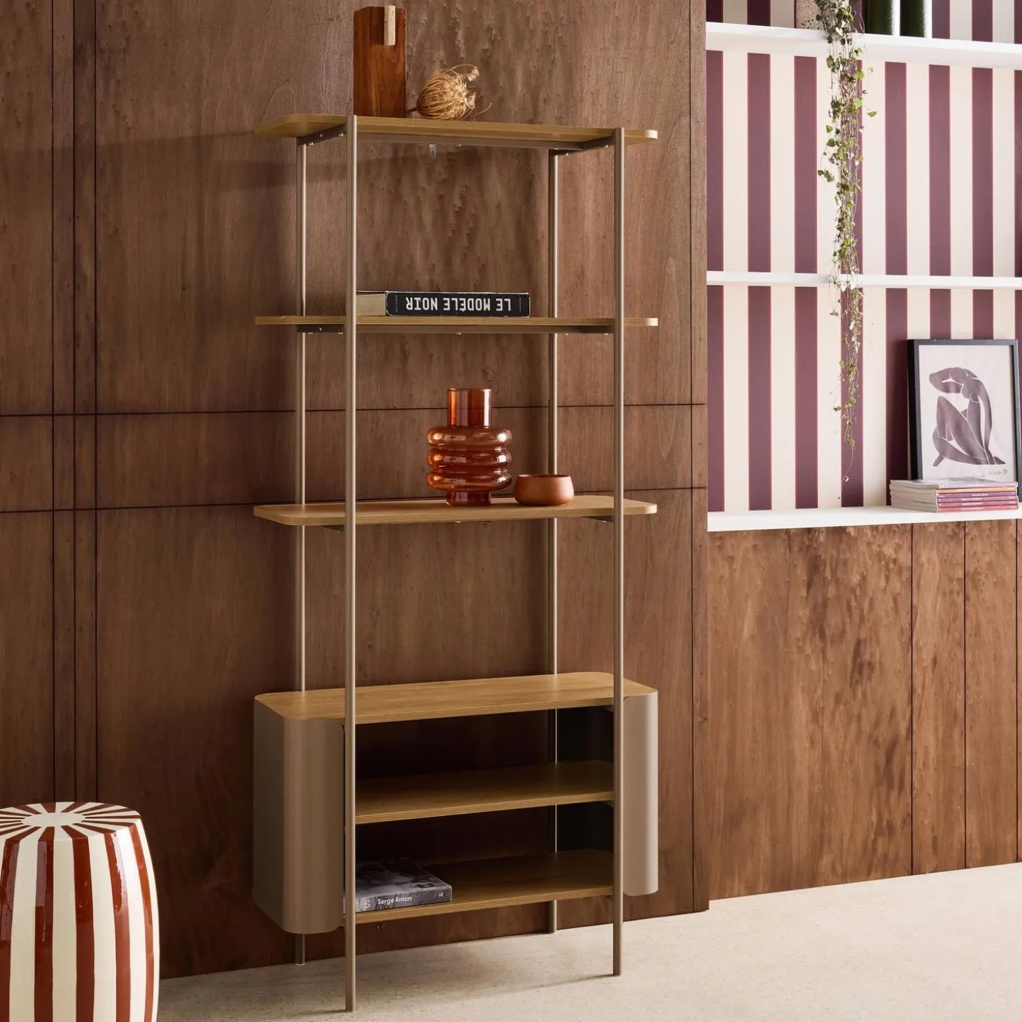 Estantería biblioteca de metal curvado y decoración de madera, 6 niveles