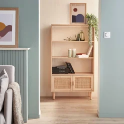 Librería con caña y efecto madera, 3 niveles y 2 puertas