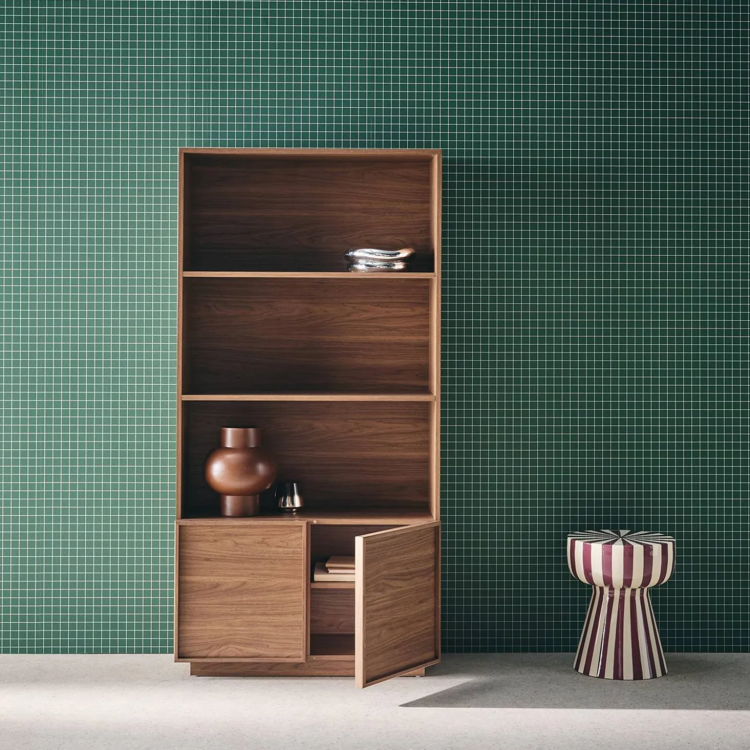 Librería efecto madera con 2 puertas y 5 niveles