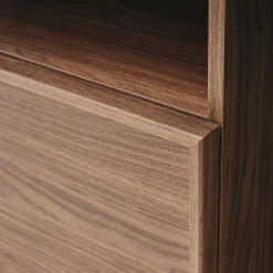 Librería efecto madera con 2 puertas y 5 niveles