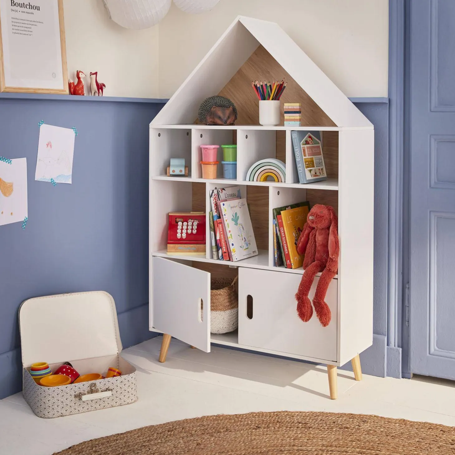 Librería infantil de madera con 8 compartimentos y 2 puertas