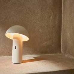 Lámpara de sobremesa con cabezal ajustable para interior