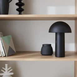 Lámpara de sobremesa con cabezal ajustable para interior