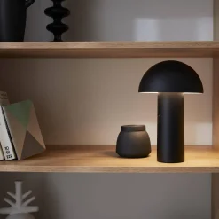 Lámpara de sobremesa con cabezal ajustable para interior
