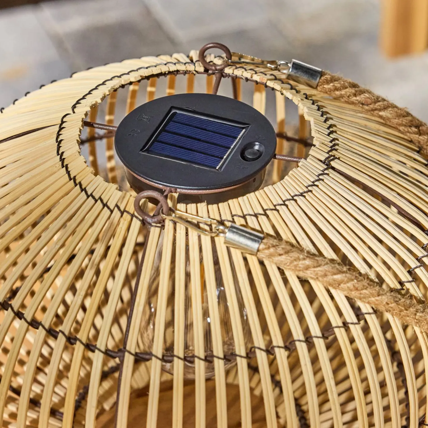 Lámpara exterior solar LED de ratán, 31,5cm