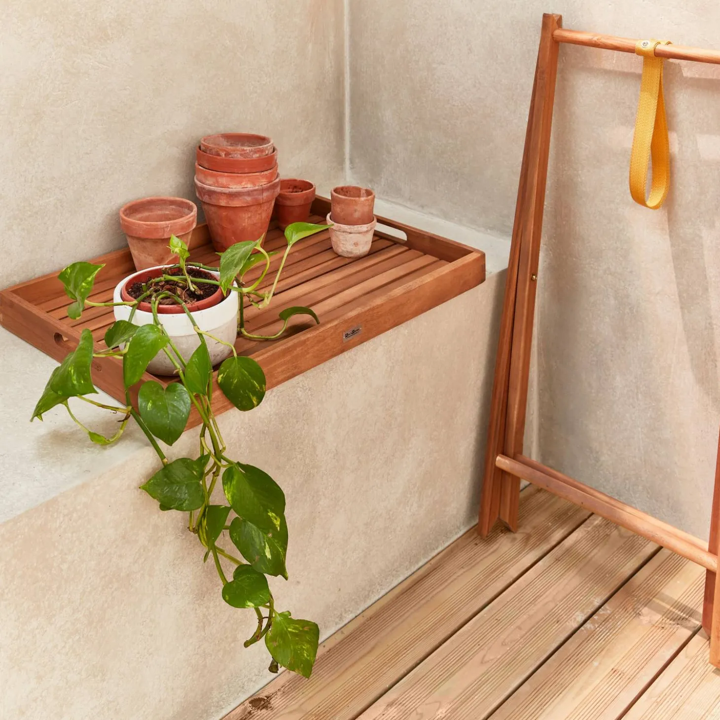 Mesa auxilar de jardín de madera