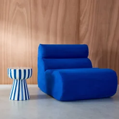 Mesa auxiliar de acero esmaltado con rayas
