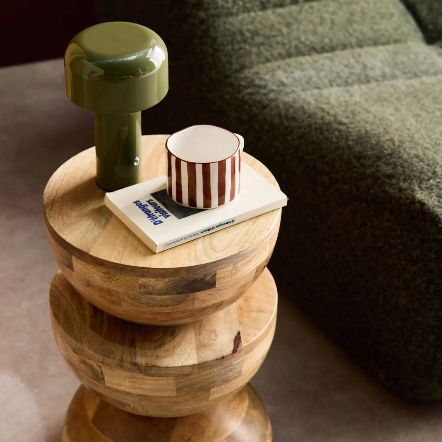 Mesa auxiliar de madera de mango