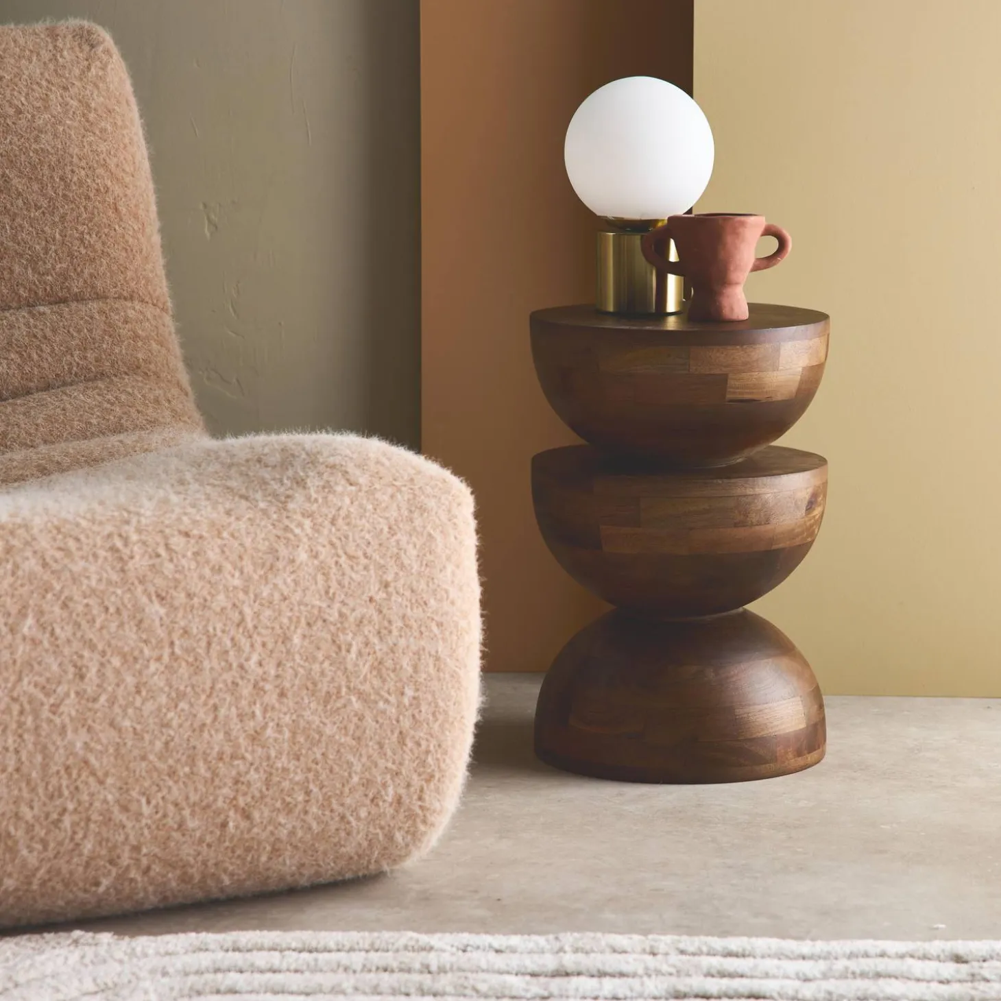 Mesa auxiliar de madera de mango