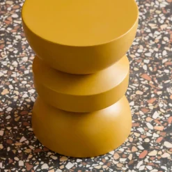 Mesa auxiliar de metal