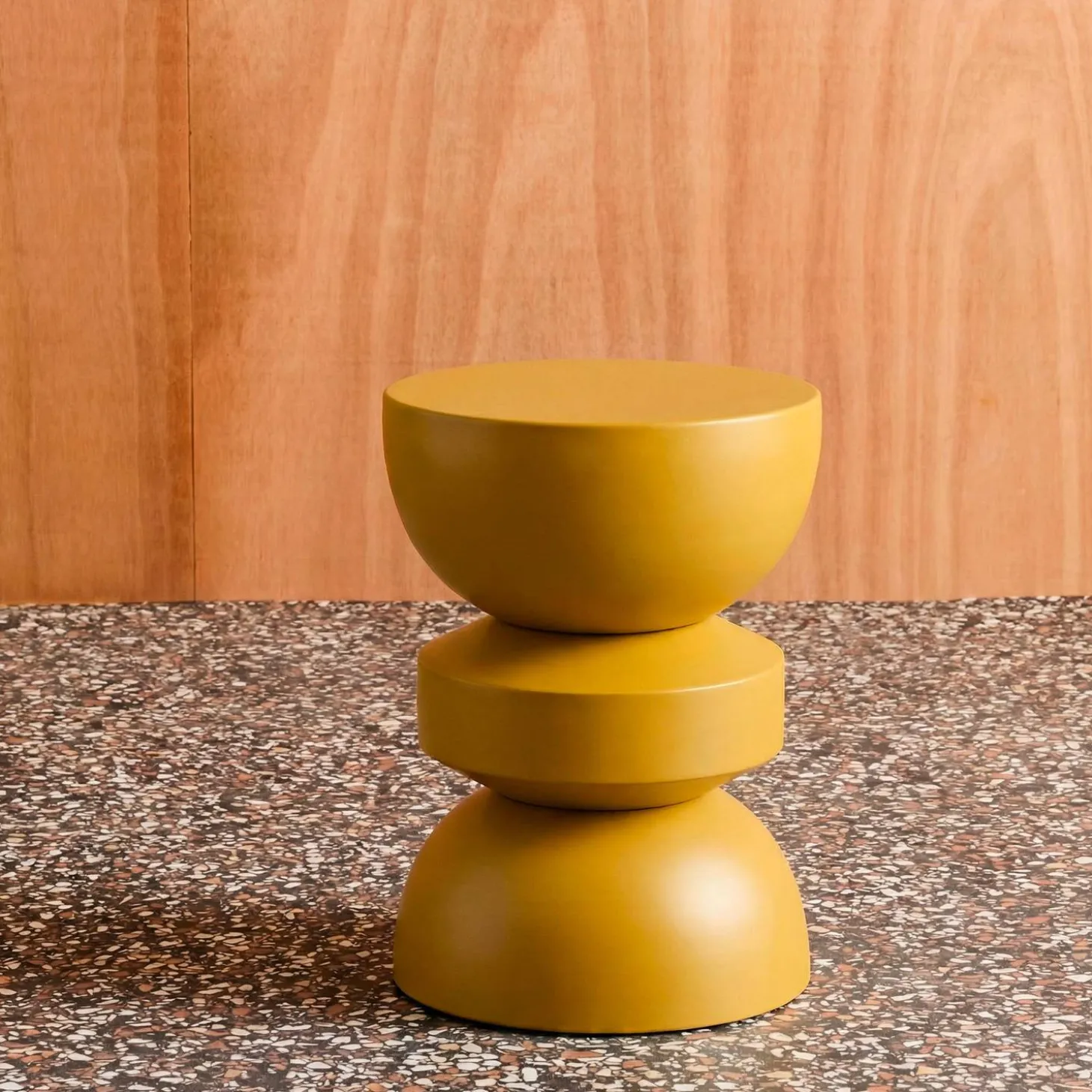 Mesa auxiliar de metal
