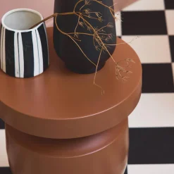 Mesa auxiliar de metal