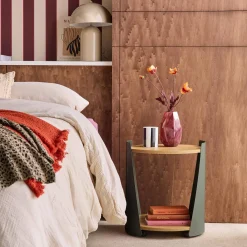 Mesa auxiliar de metal y efecto madera, curvado con ruedas