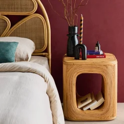 Mesa auxiliar, mesita de noche de ratán natural