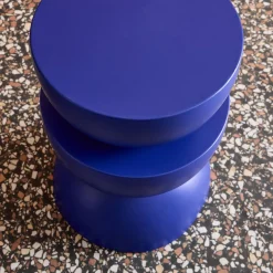 Mesa auxiliar o mesita de metal