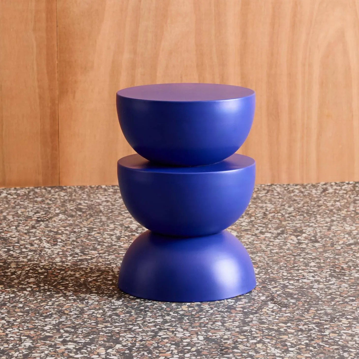Mesa auxiliar o mesita de metal
