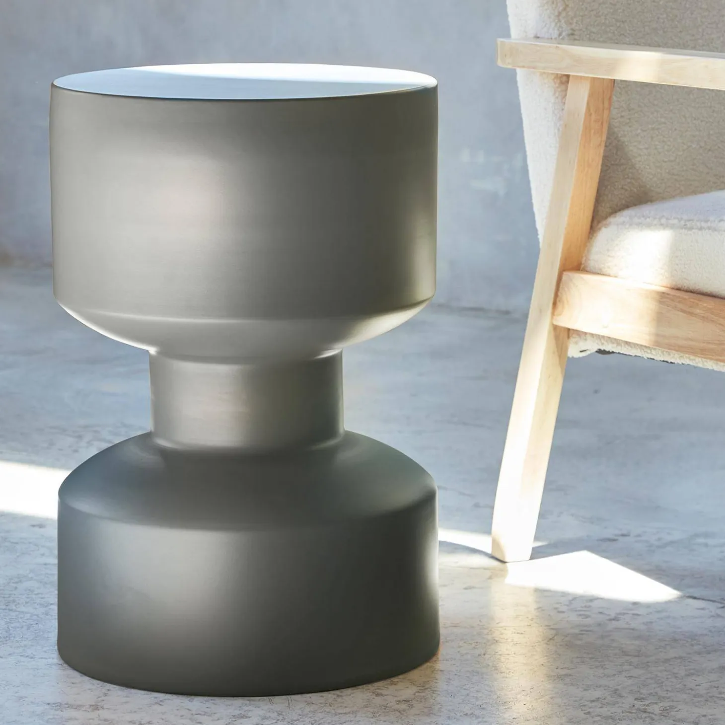 Mesa auxiliar o mesita de noche metal