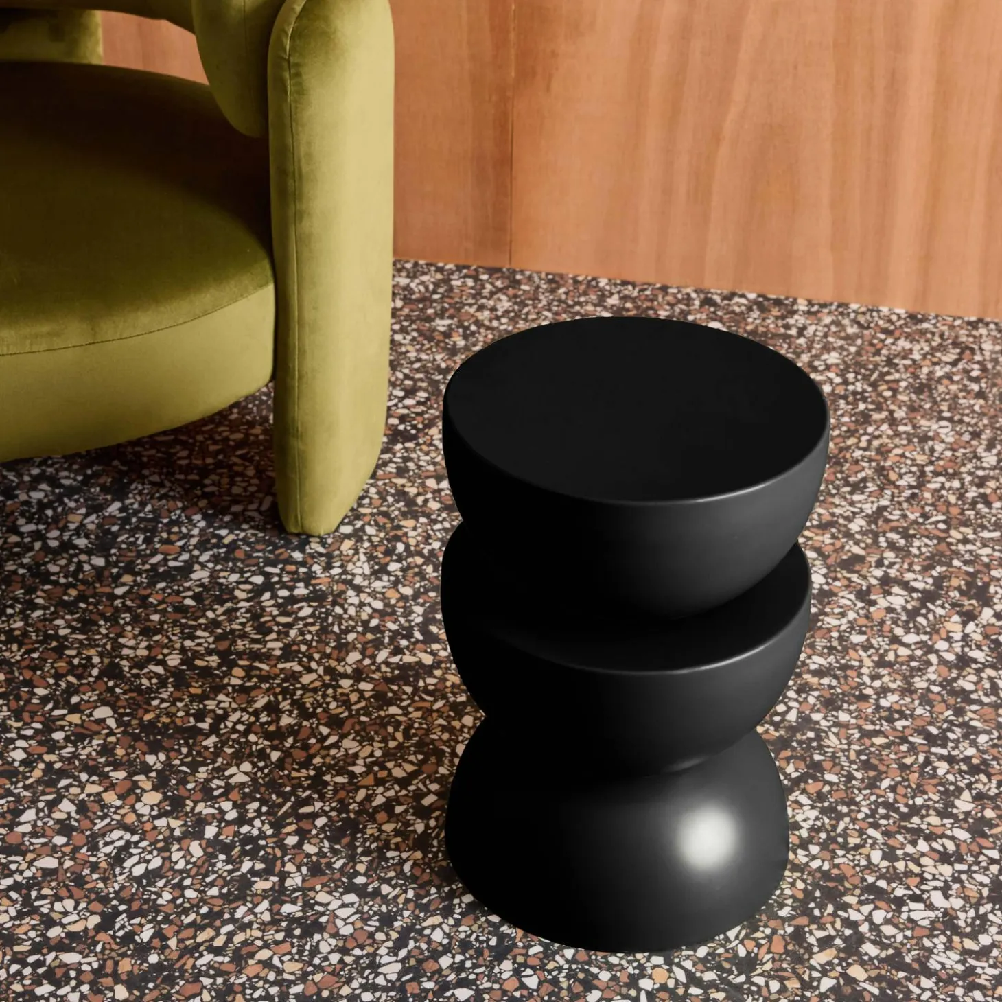 Mesa auxiliar o mesita de metal