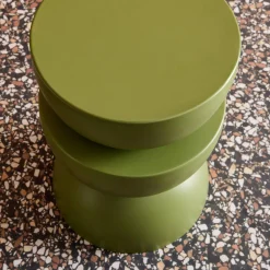 Mesa auxiliar o mesita de metal