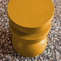 Mesa auxiliar o mesita de metal