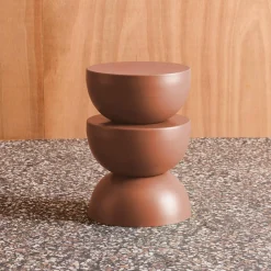 Mesa auxiliar o mesita de metal