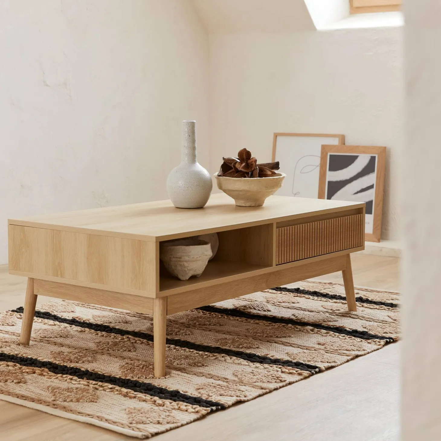 Mesa de centro con decoración de madera, 1 cajón