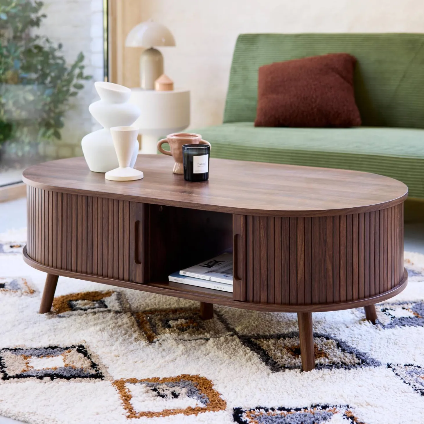 Mesa de centro con puertas correderas y efecto madera
