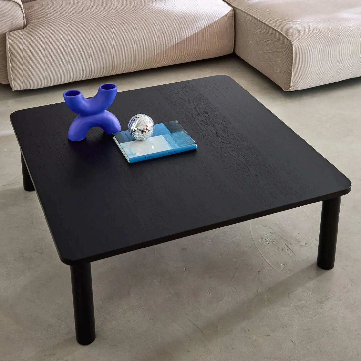 Mesa de centro cuadrada de madera de hevea con chapa de roble