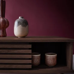 Mesa de centro escandinava con puertas correderas