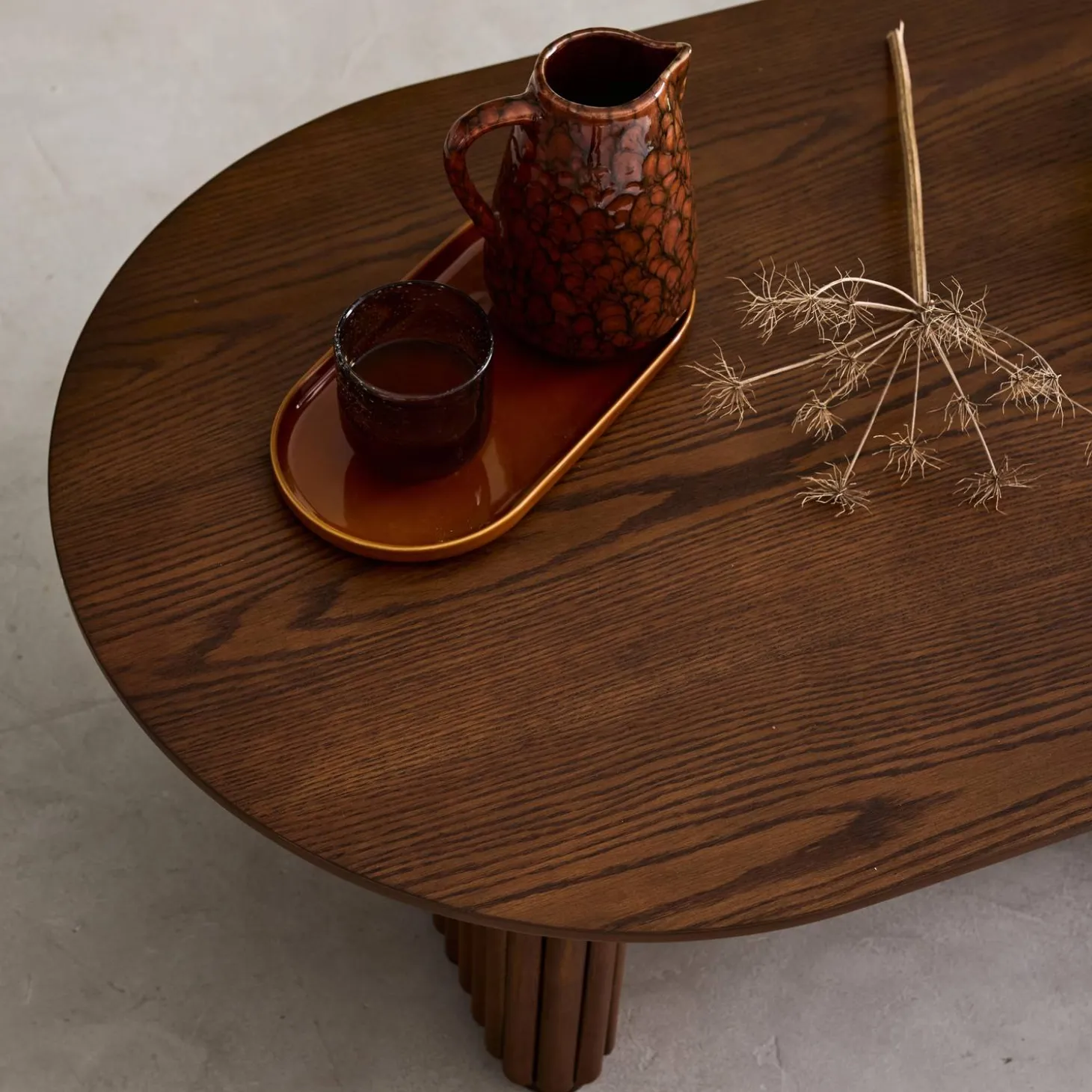 Mesa de centro ovalada de madera de hevea con chapa de roble