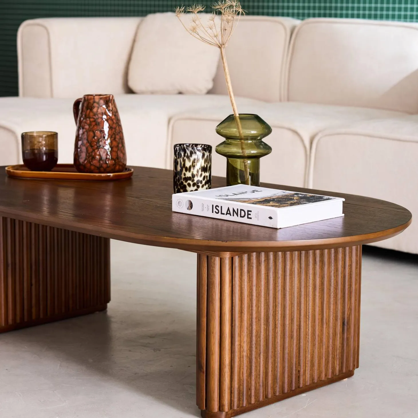 Mesa de centro ovalada de madera de hevea con chapa de roble
