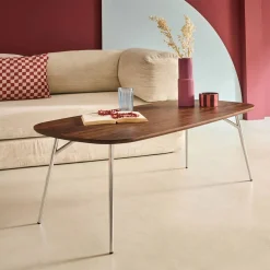 Mesa de centro rectangular con patas cromadas y decoración de madera