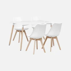 Mesa de comedor escandinava con patas de madera y 4 sillas