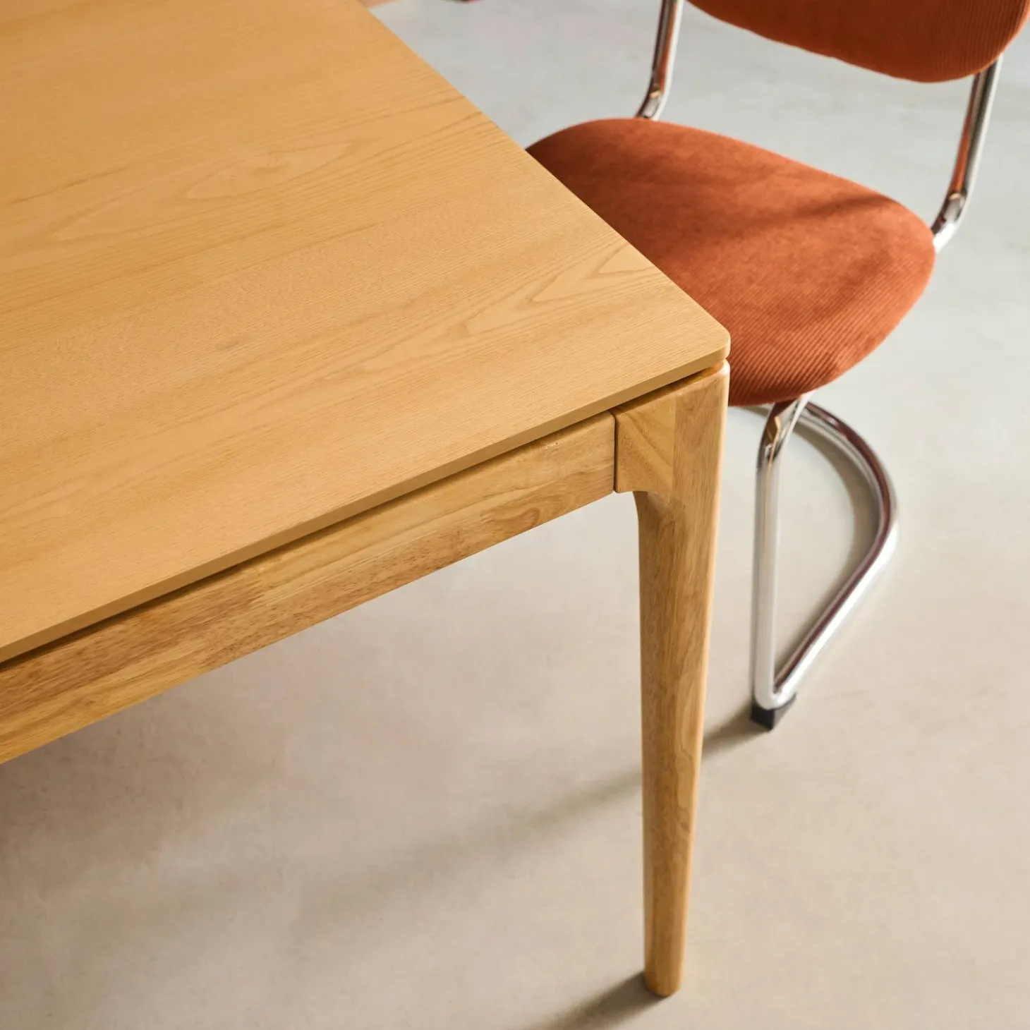 Mesa de comedor rectangular en madera de 6 plazas