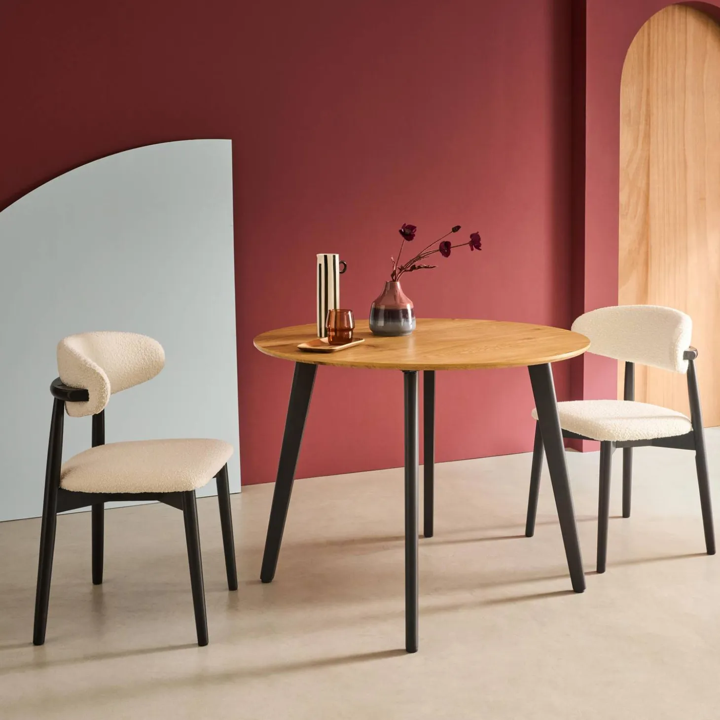 Mesa de comedor redonda efecto madera con patas de metal negro, 4 plazas