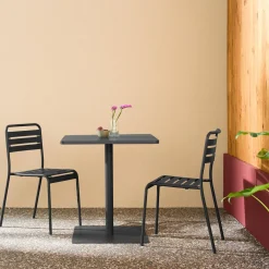 Mesa de jardín bistró cuadrada de acero con 2 sillas
