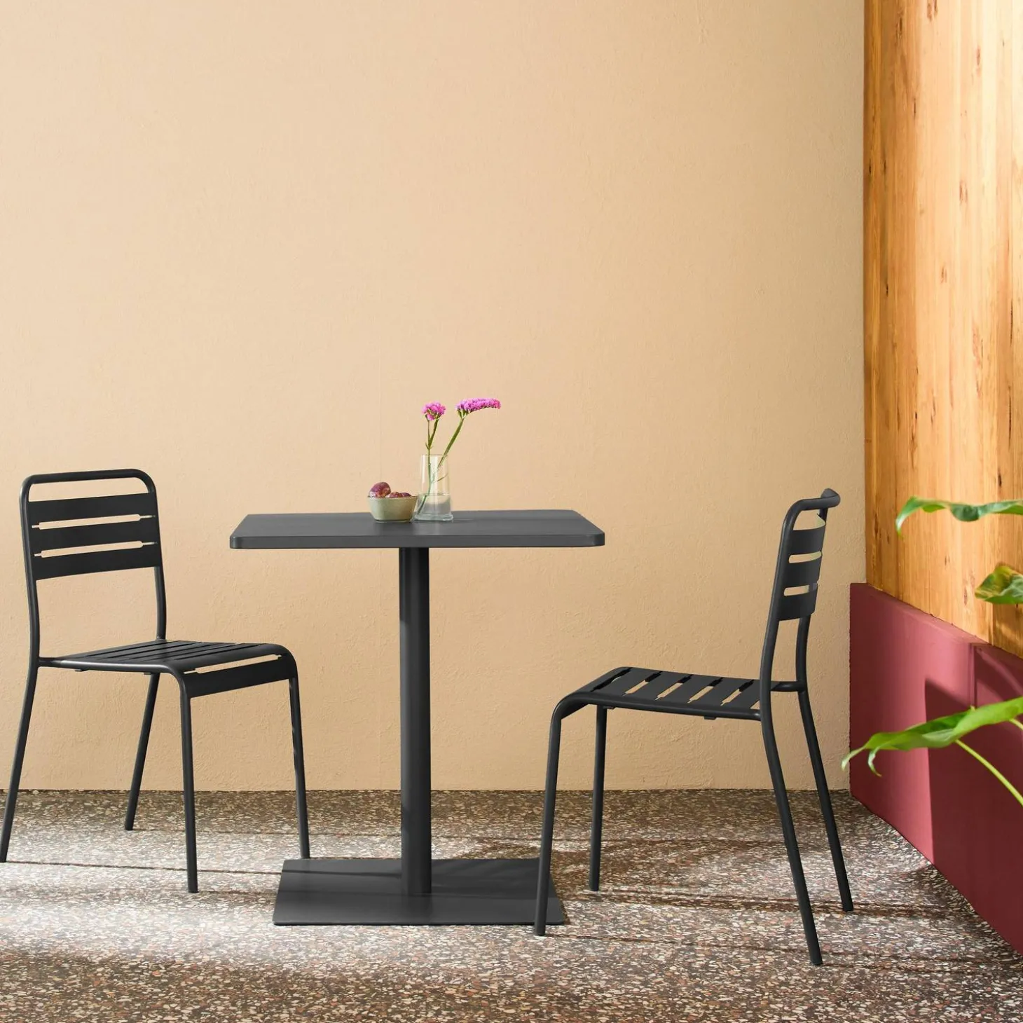 Mesa de jardín bistró cuadrada de acero con 2 sillas