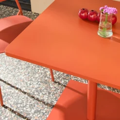 Mesa de jardín bistró cuadrada de acero con 2 sillas