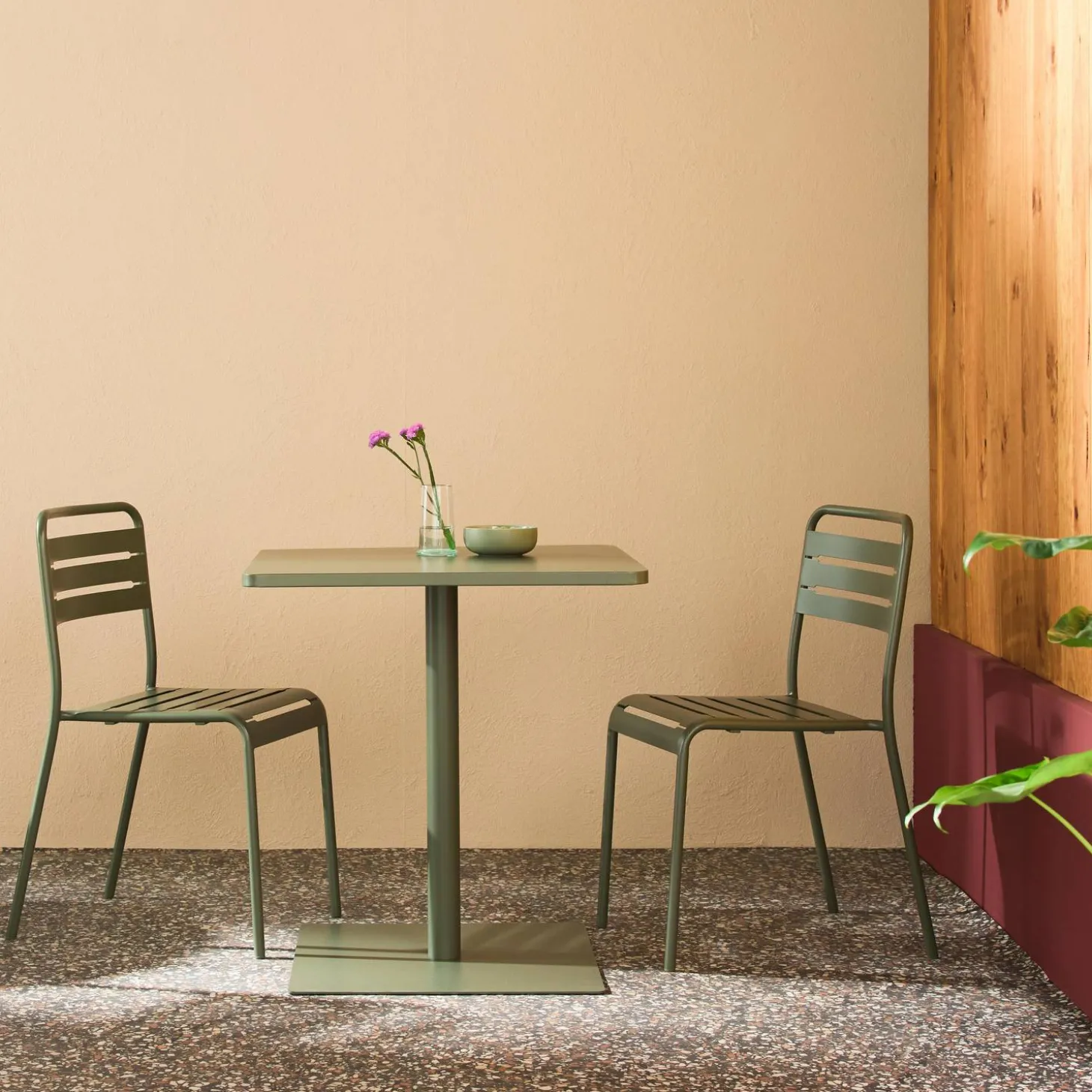 Mesa de jardín bistró cuadrada de acero con 2 sillas