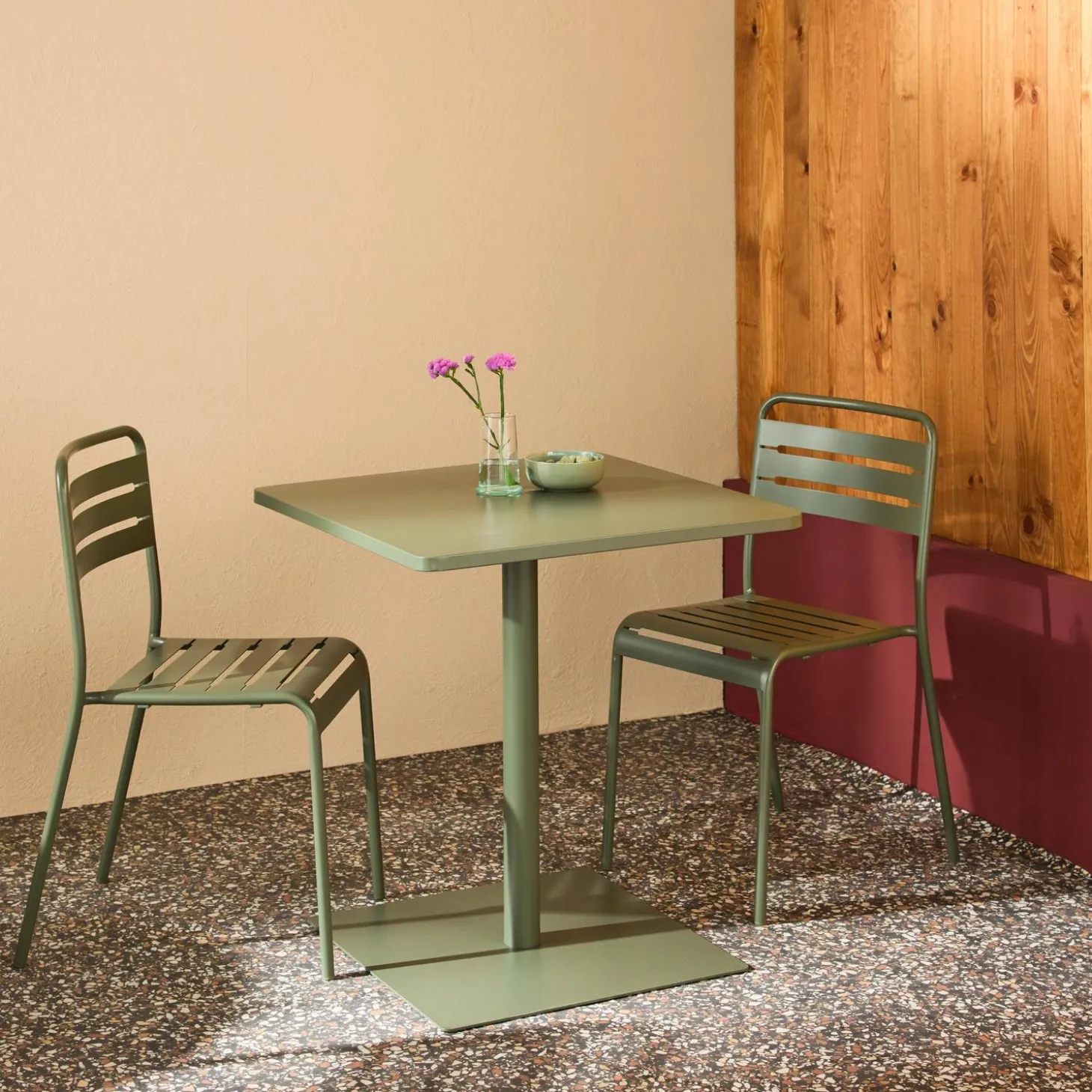 Mesa de jardín bistró cuadrada de acero con 2 sillas