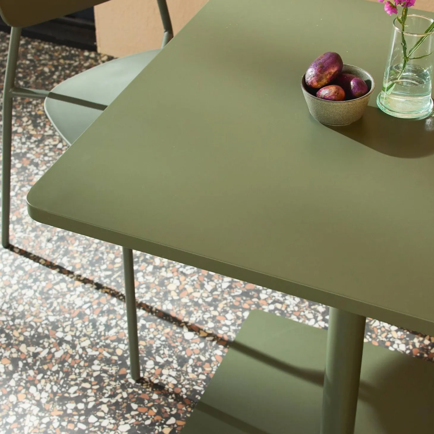 Mesa de jardín bistró cuadrada de acero con 2 sillas