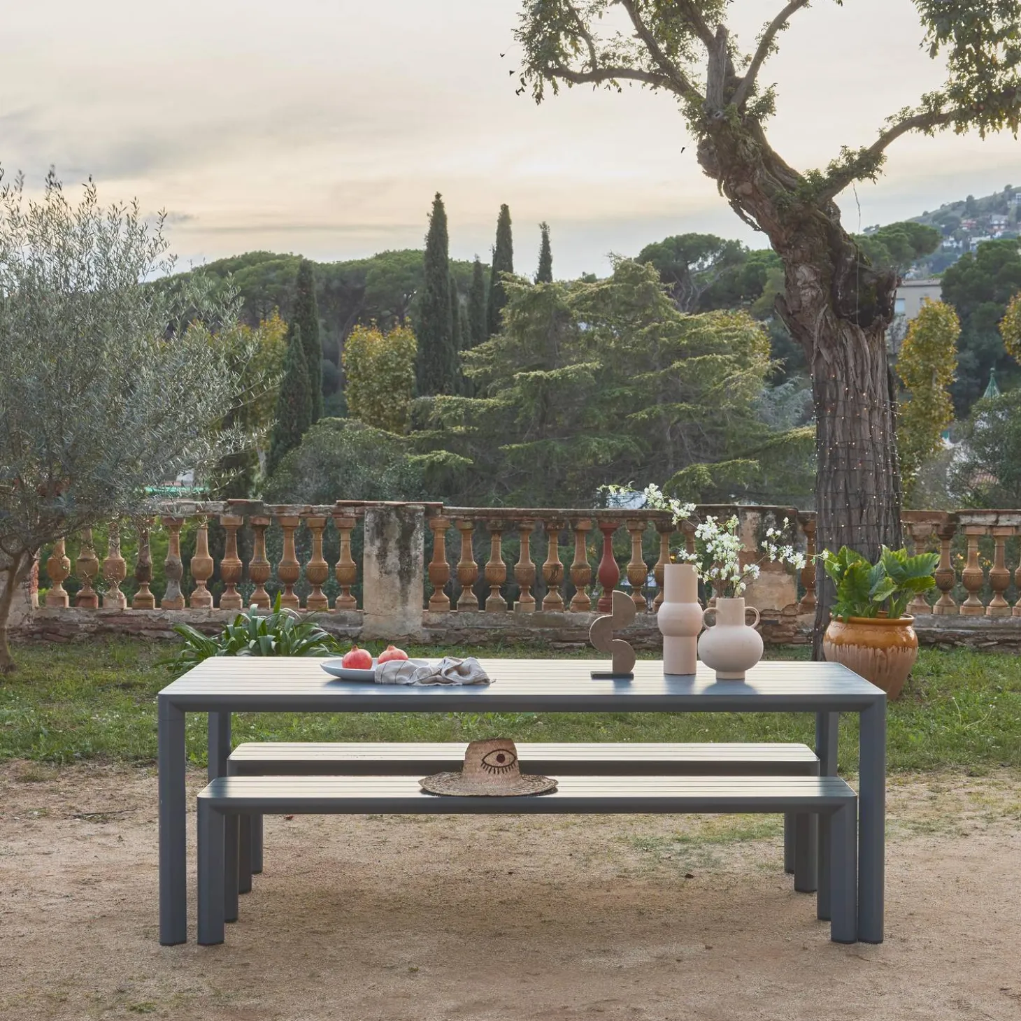 Mesa de jardín de aluminio con 2 bancos de 8 plazas