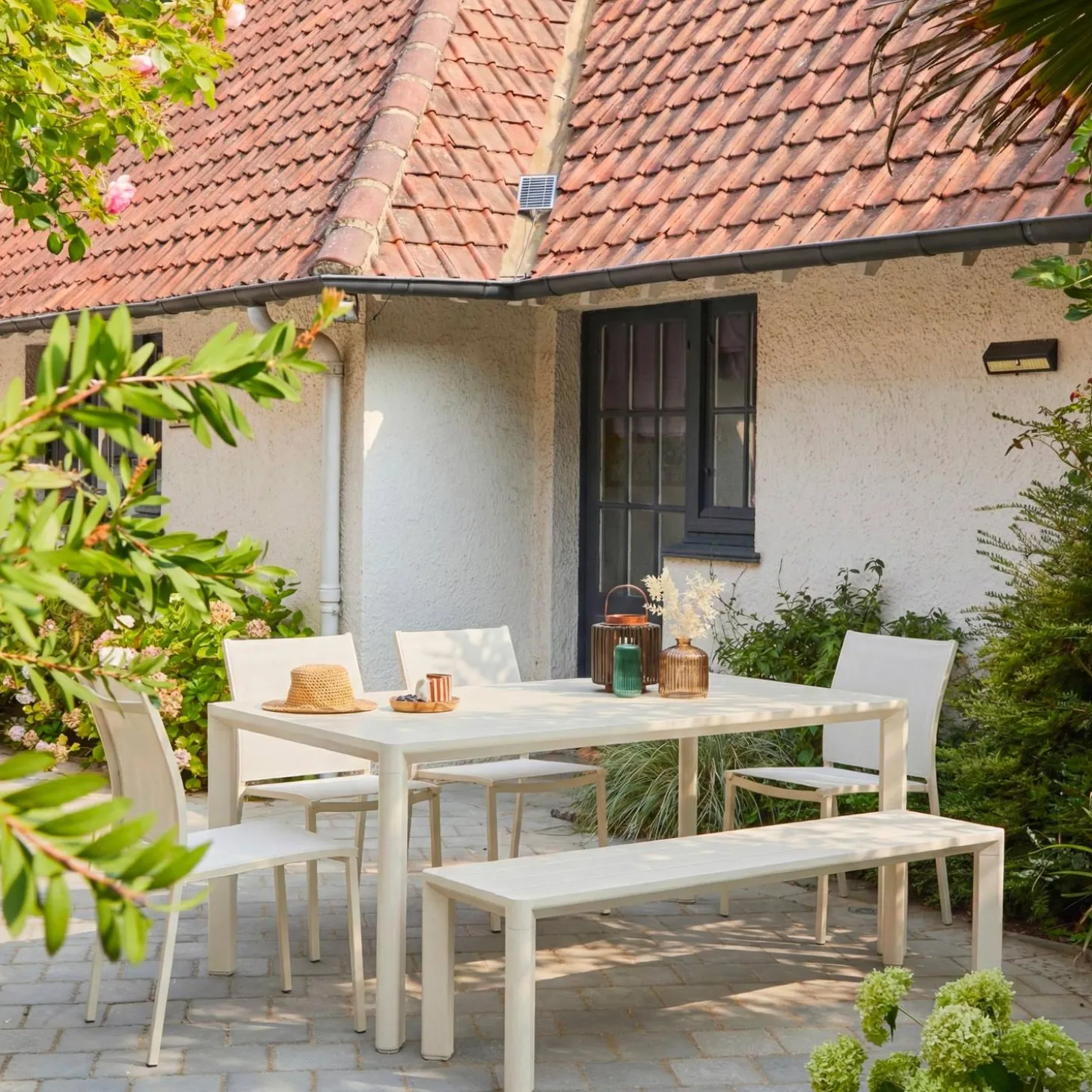 Mesa de jardín de aluminio,1 banco 4 sillas