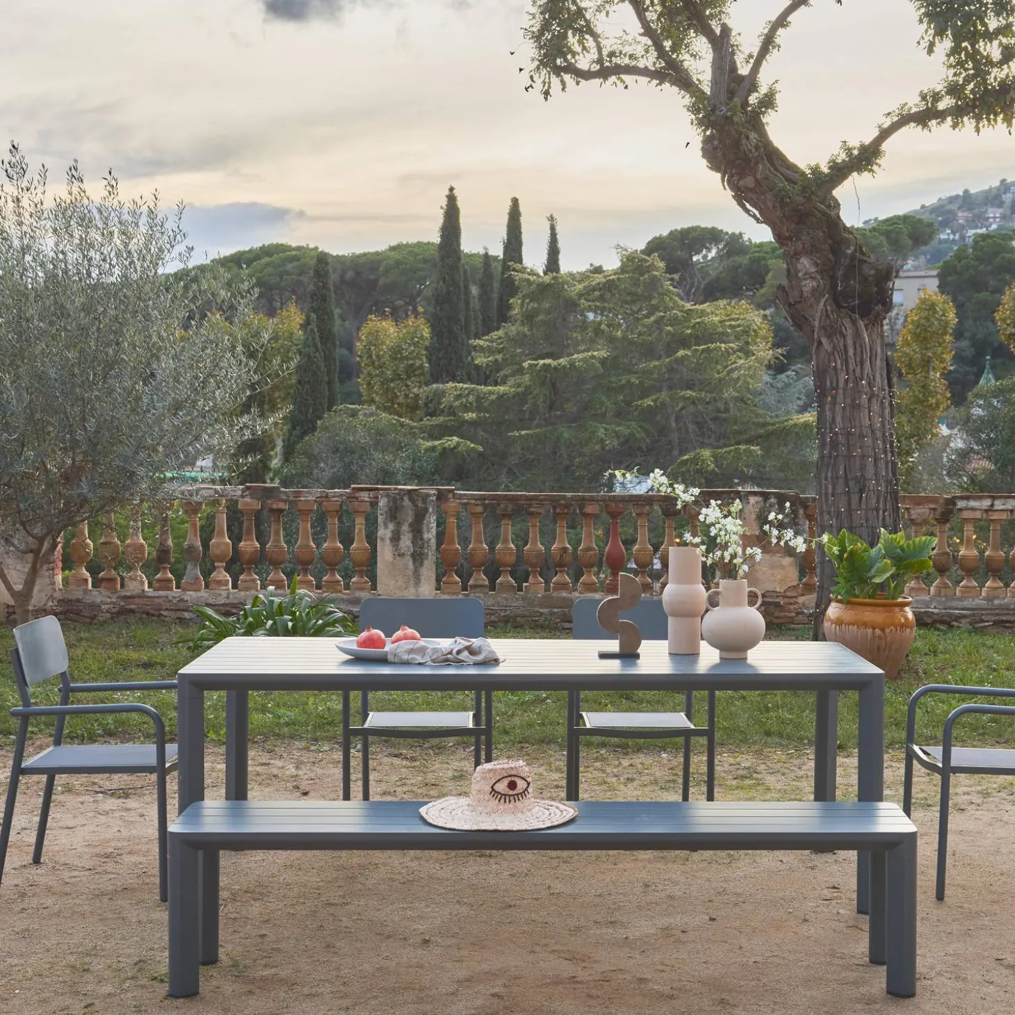 Mesa de jardín de aluminio con 1 banco y 4 sillones