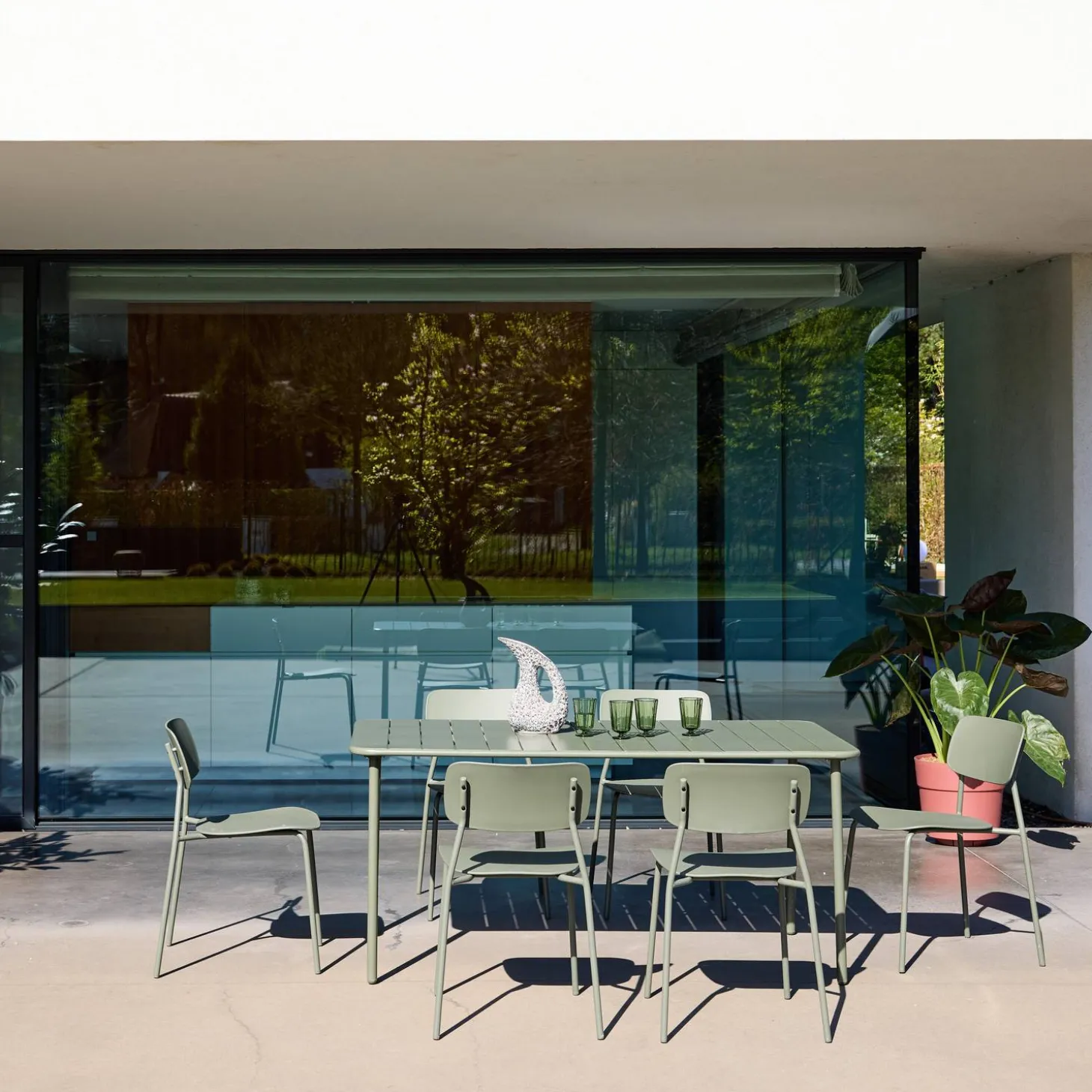 Mesa de jardín de metal con 6 sillas